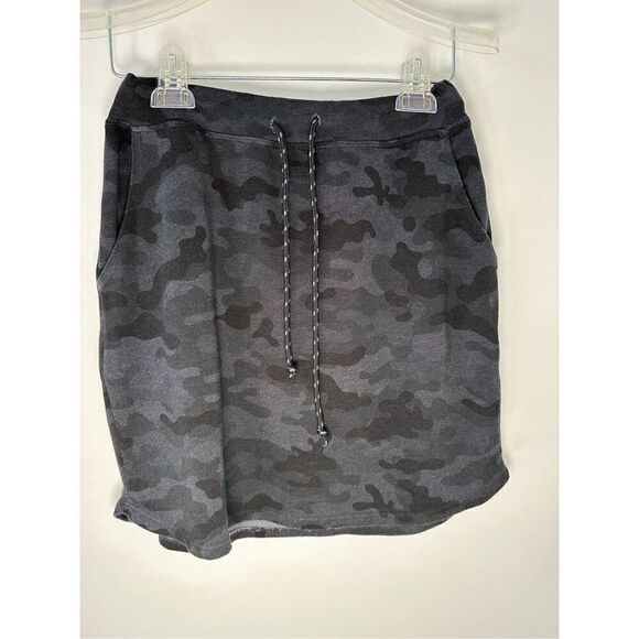 Sundry Evereve women’s black camo print pull on skirt stretchy size 1 #45-1378 - Picture 1 of 6